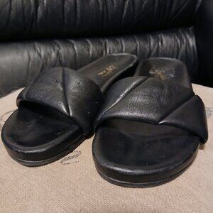 Seychelles Black Leather Trilogy Slides